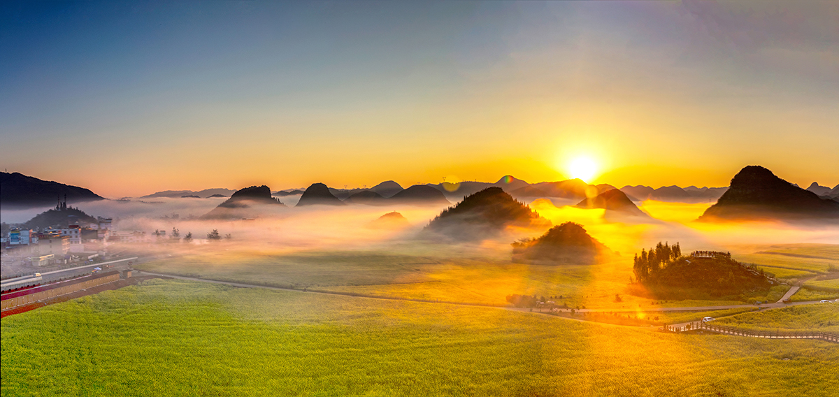 袁國(guó)林 攝金雞峰叢的清晨.jpg